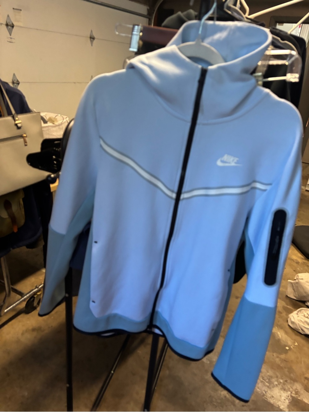 Nike Men's Light Blue Full-Zip Lightweight Jacket